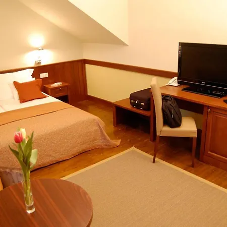 Trifecta Udvarhaz Guest house