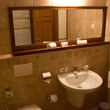 Trifecta Udvarhaz Guest house Tallya