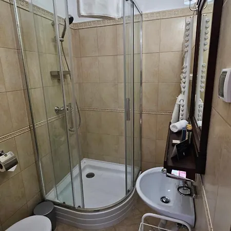 Trifecta Udvarhaz Guest house