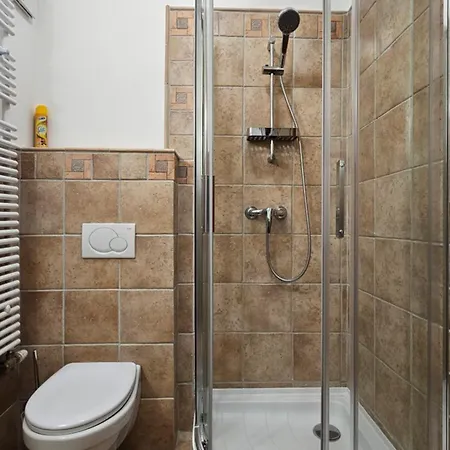 Trifecta Udvarhaz Guest house
