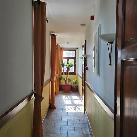 Trifecta Udvarhaz Guest house